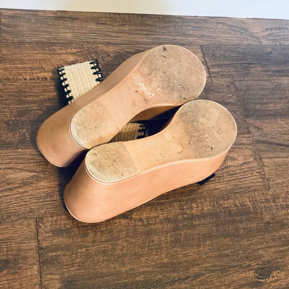 Chinese Laundry Platform Sandals - Picture 3 of 3